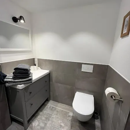 Strandhuus Nr8 *